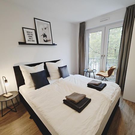 Ticasa Black-Zentral-Outlet-Aufzug-Stylisch-Unique Metzingen  Bagian luar foto