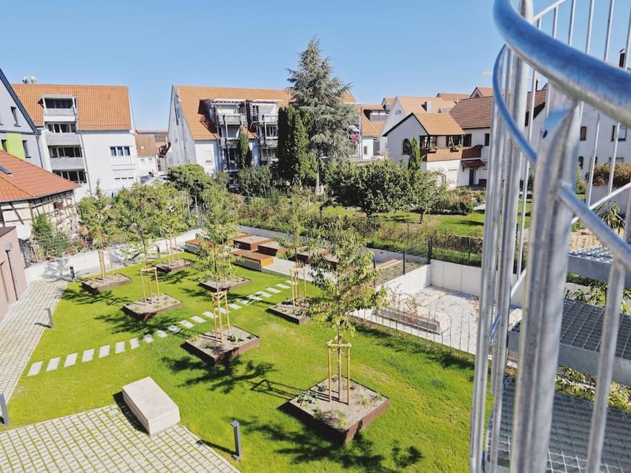 Ticasa Black-Zentral-Outlet-Aufzug-Stylisch-Unique Metzingen  Bagian luar foto