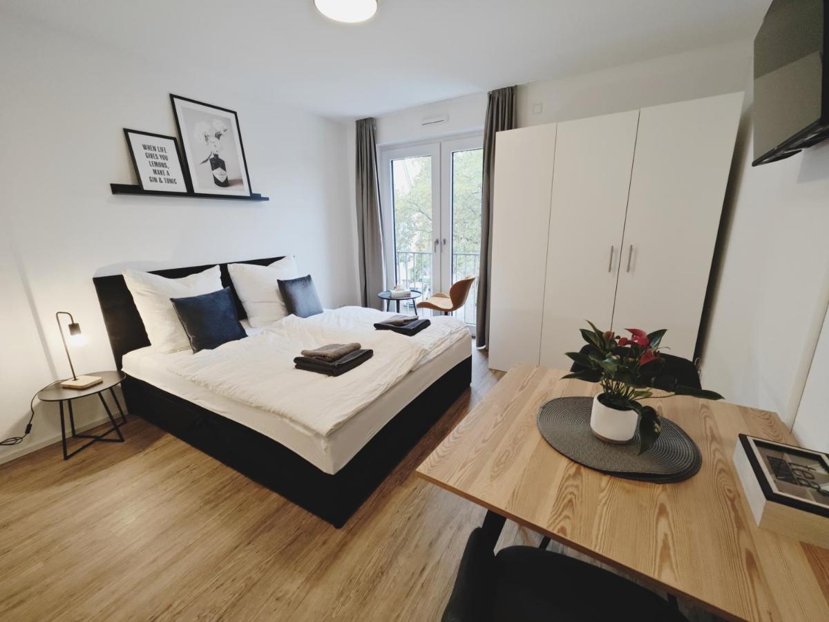Ticasa Black-Zentral-Outlet-Aufzug-Stylisch-Unique Metzingen  Bagian luar foto